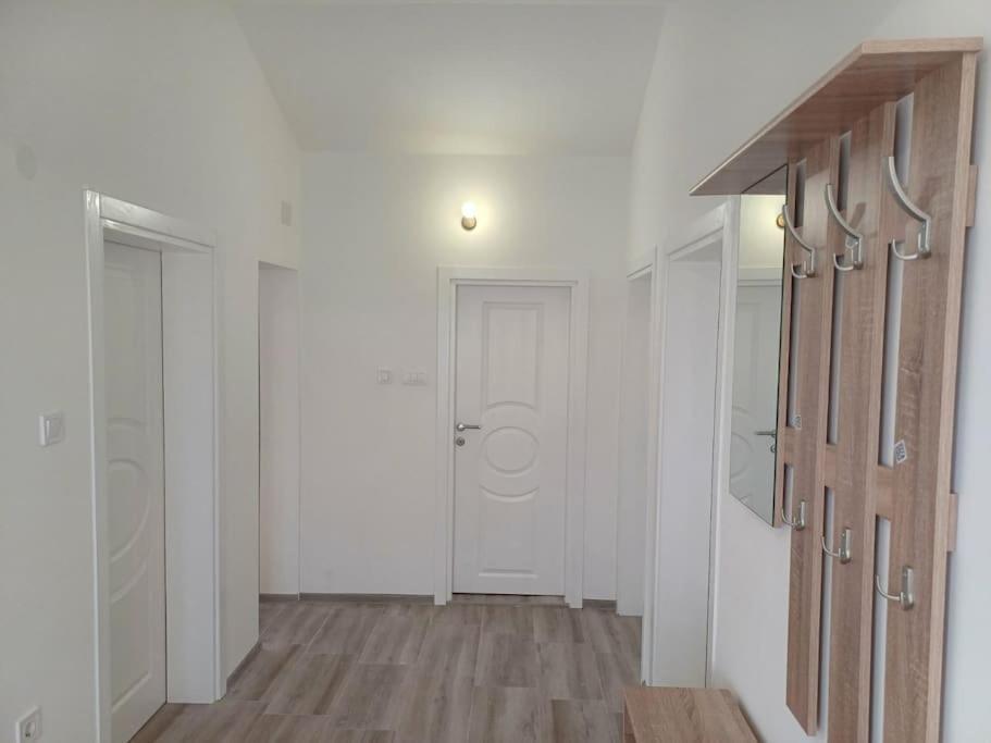 Cozy, Fully Equipped, Free Parking&Wifi, Quiet, 2Bd Appartement Podgorica Buitenkant foto